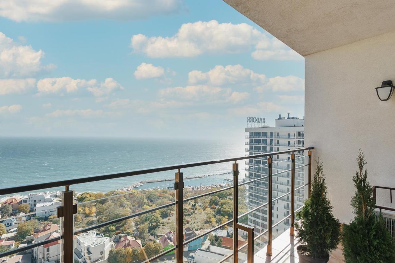Sea & Sky Apartments Odessa Buitenkant foto