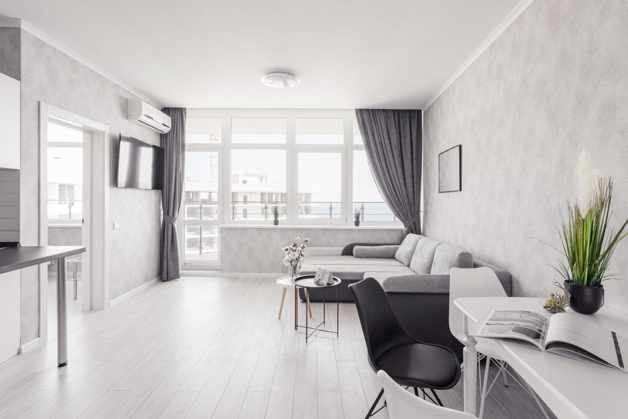 Sea & Sky Apartments Odessa Buitenkant foto