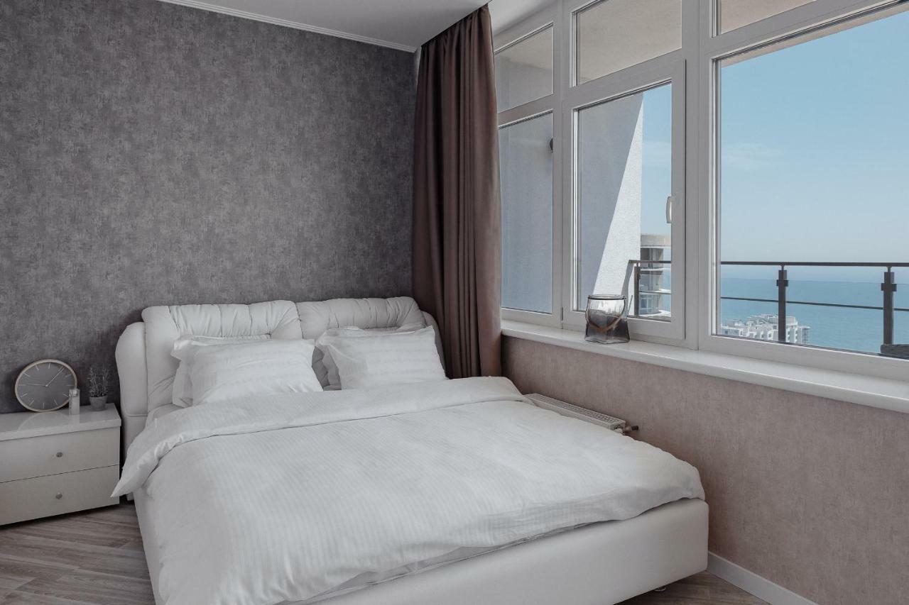 Sea & Sky Apartments Odessa Buitenkant foto
