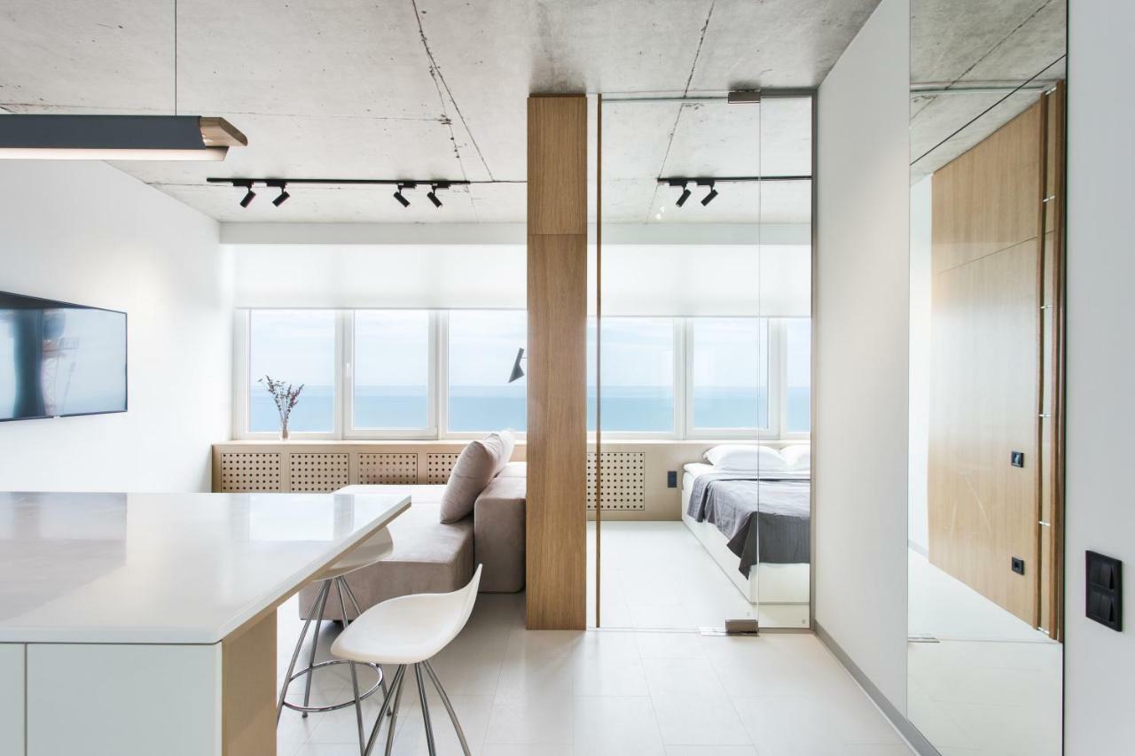 Sea & Sky Apartments Odessa Buitenkant foto